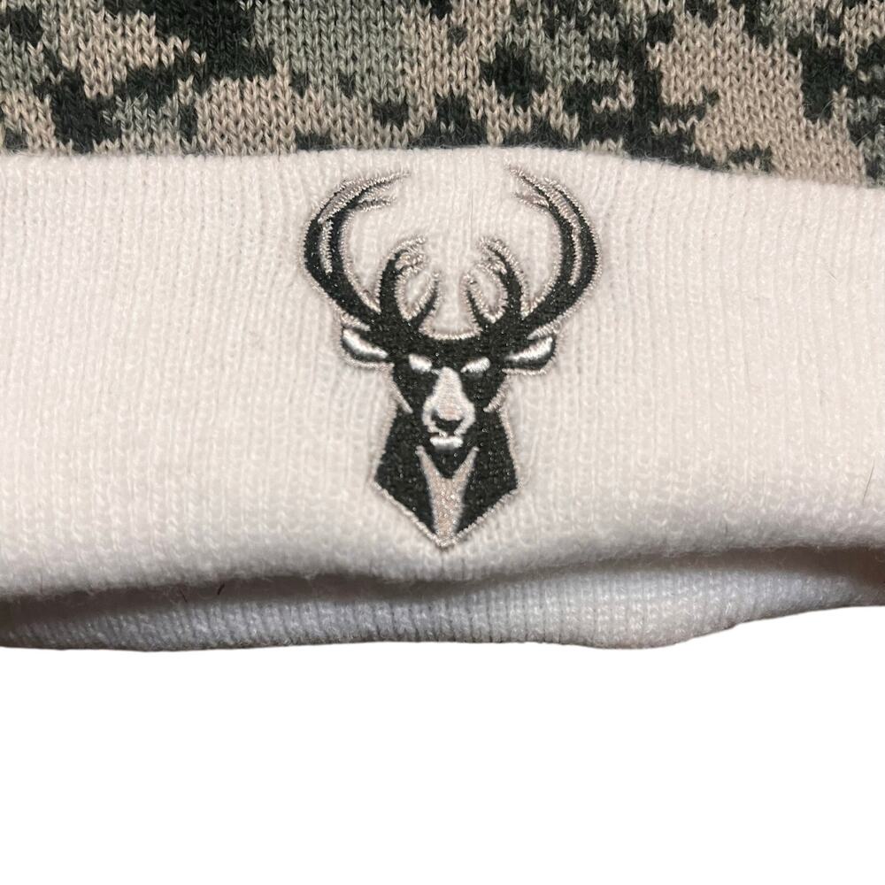 NBA‎ Milwaukee Bucks Winter Beanie Pom Pom Cap